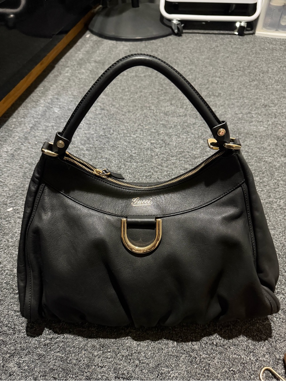 Pre-Owned Gucci Black Leather Shoulder Bag with Gold Hardware